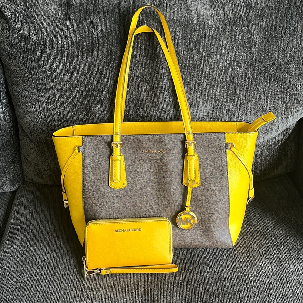 Michael Kors Voyager Medium Logo Tote Bag & Matching wristlet